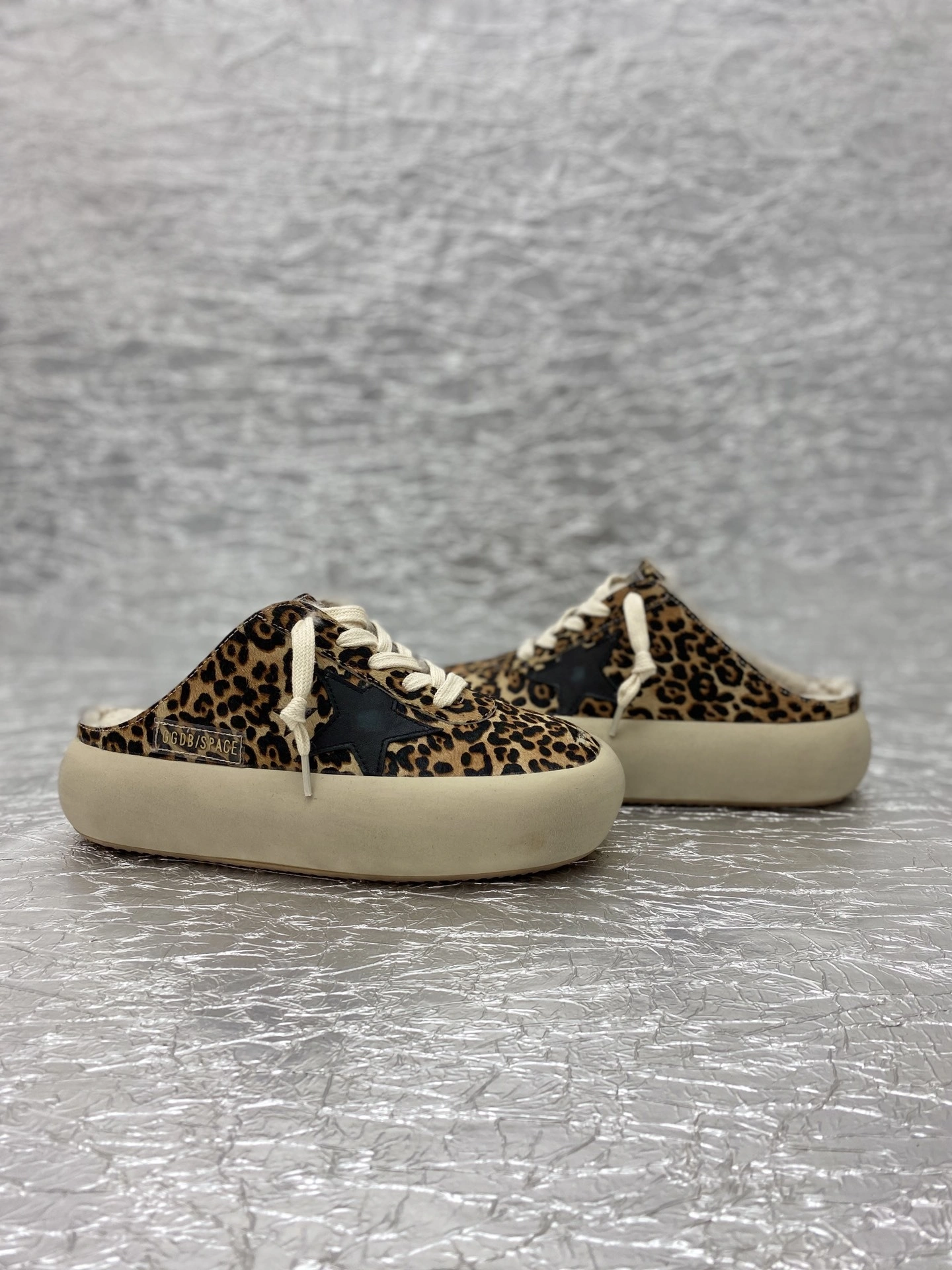 OOBB-- 6642 GWF00349.F003000.81472 Space cowhide item:E-X362J2909T